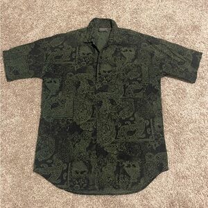 Short sleeve Paisley button down from Triumph size M